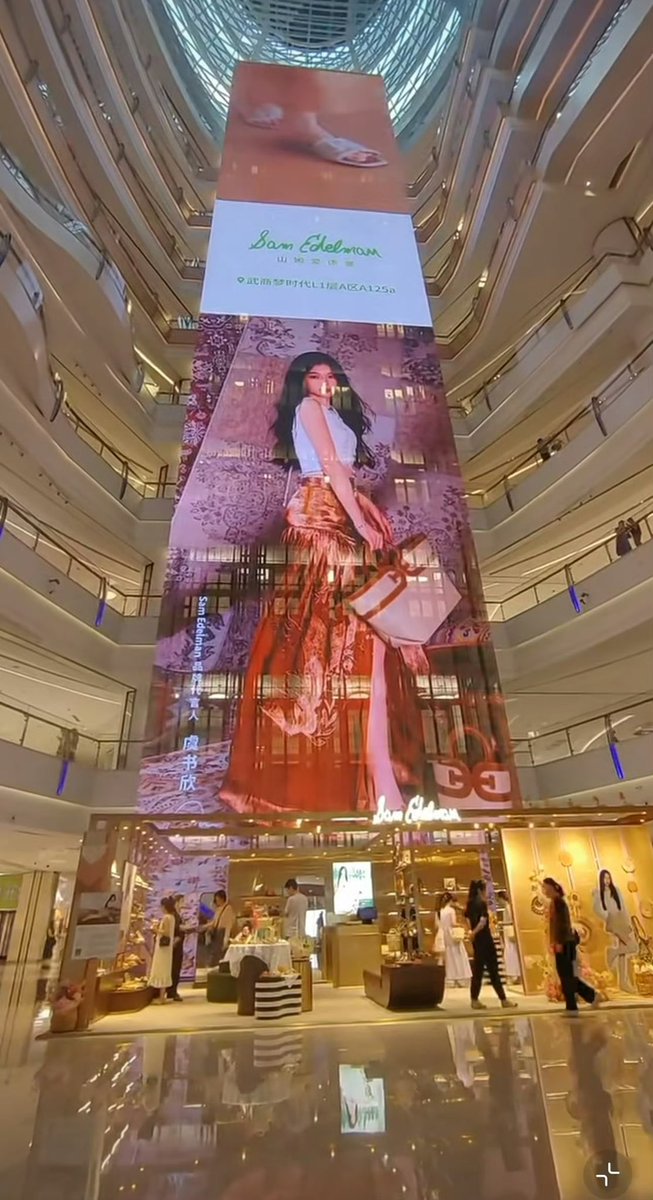 jasenjoylife30's tweet photo. Sam Edelman waterfall screen ❤️

Our beautiful Yu Shuxin 💋 

#Yushuxin #EstherYu https://t.co/znygU7zm1y