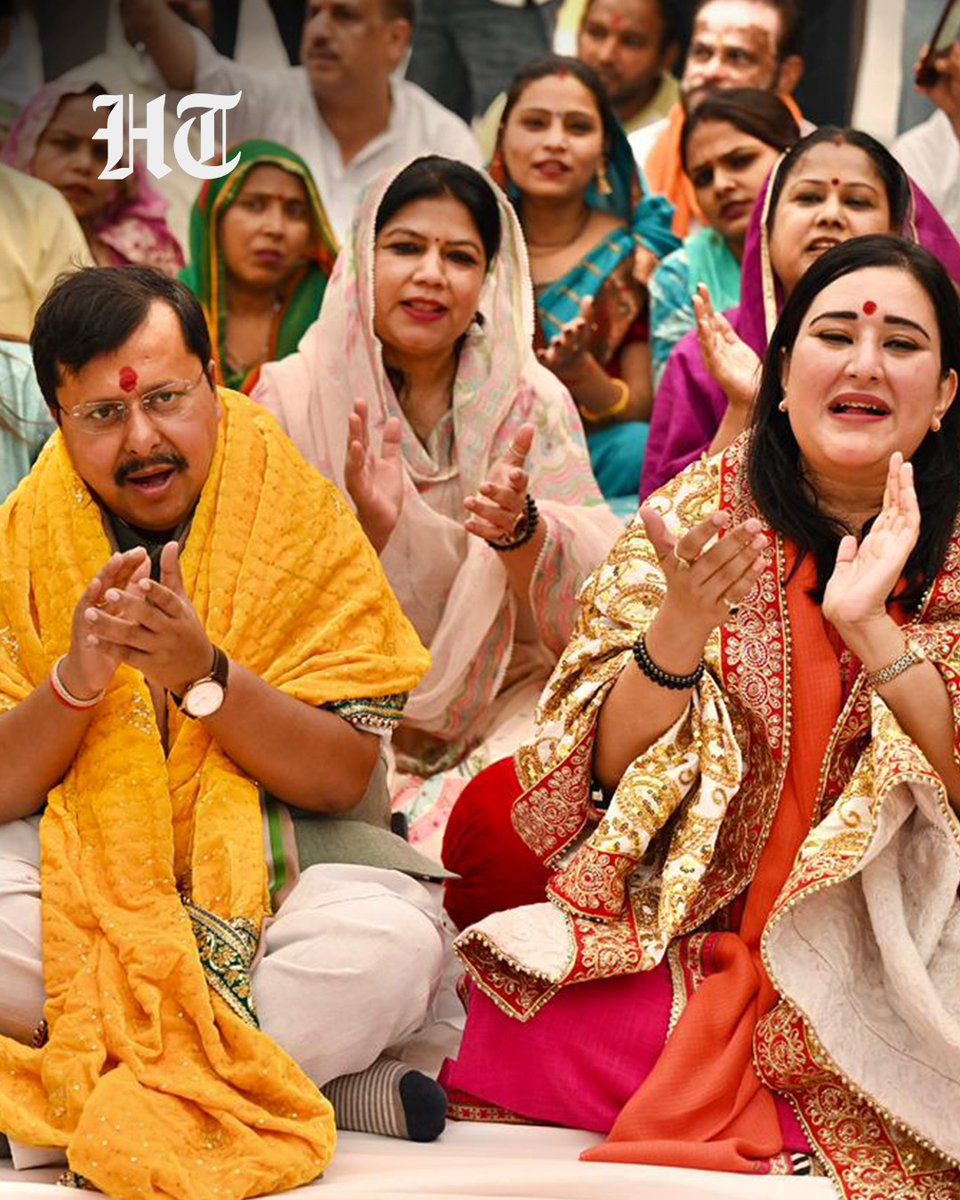 htTweets's tweet photo. #InPhotos | BJP leaders Nitin Nabin, Harsh Malhotra and Bansuri Swaraj offered prayers at Jhandewalan Temple in New Delhi as the party marked 12 years of the Narendra Modi-led government at the Centre.

(Photo by @sanchit2294 / Hindustan Times)

#ModiGovernment #12Years #BJPLeaders #JhandewalanTemple #NewDelhi