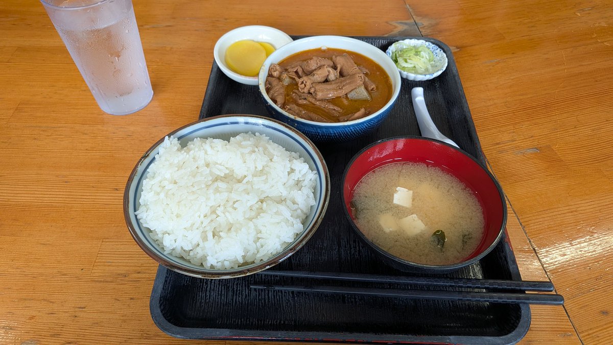 OM31188674's tweet photo. からの、誰かさんと同じように逆回りでここへ。
初めて食べた❗️
美味い❗️安い❗️

#永井食堂
#もつ煮定食 https://t.co/KS3yuTGcXY