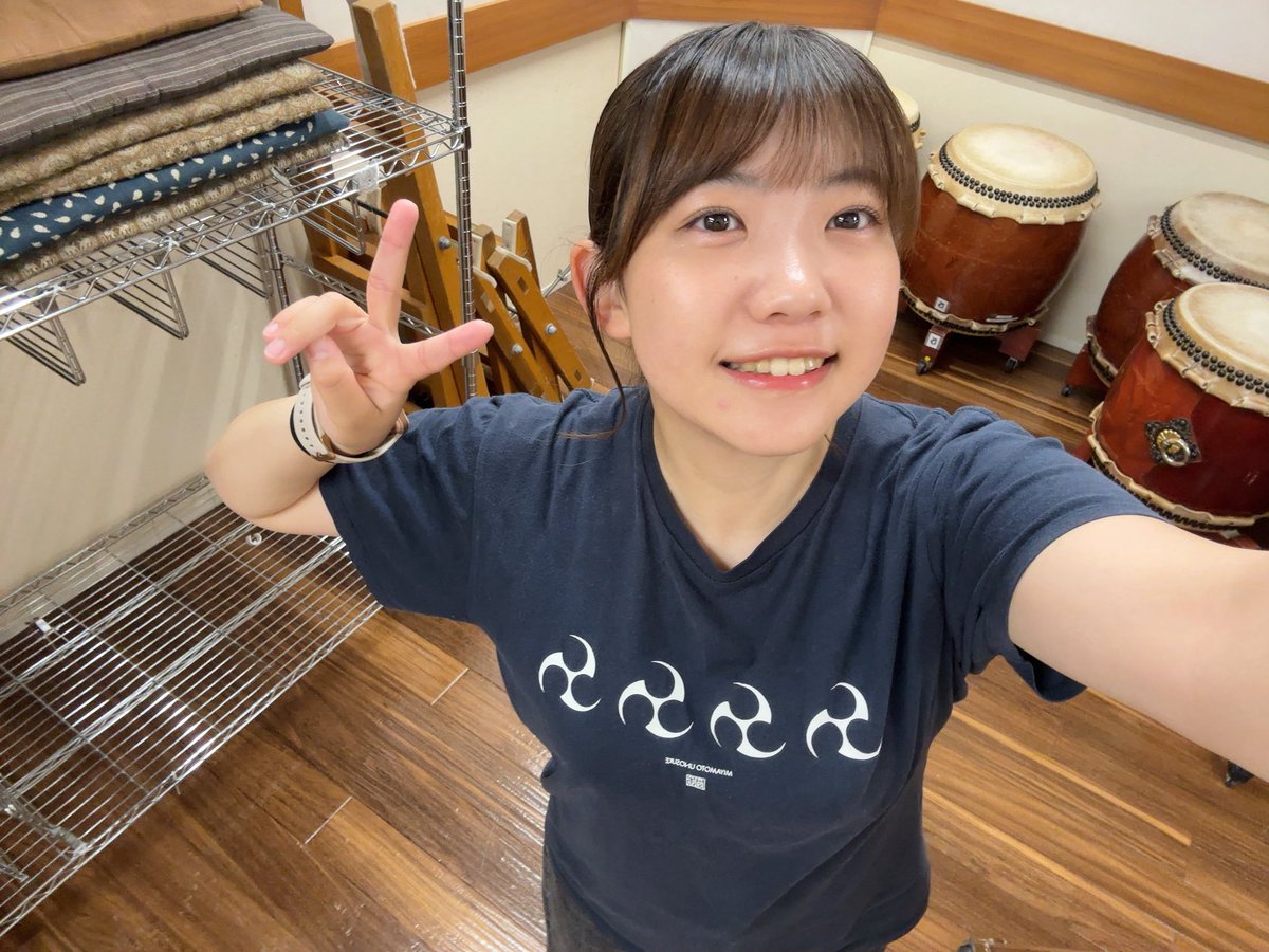teruhi__rio's tweet photo. まもなく25歳が終わるから
なんかやり残したことないかな〜って考えてたら
自己紹介で
『今日も2525（ニコニコ）😊25歳 渡邉梨央です！』ってしそびれたことでした https://t.co/61rQ5EAikI
