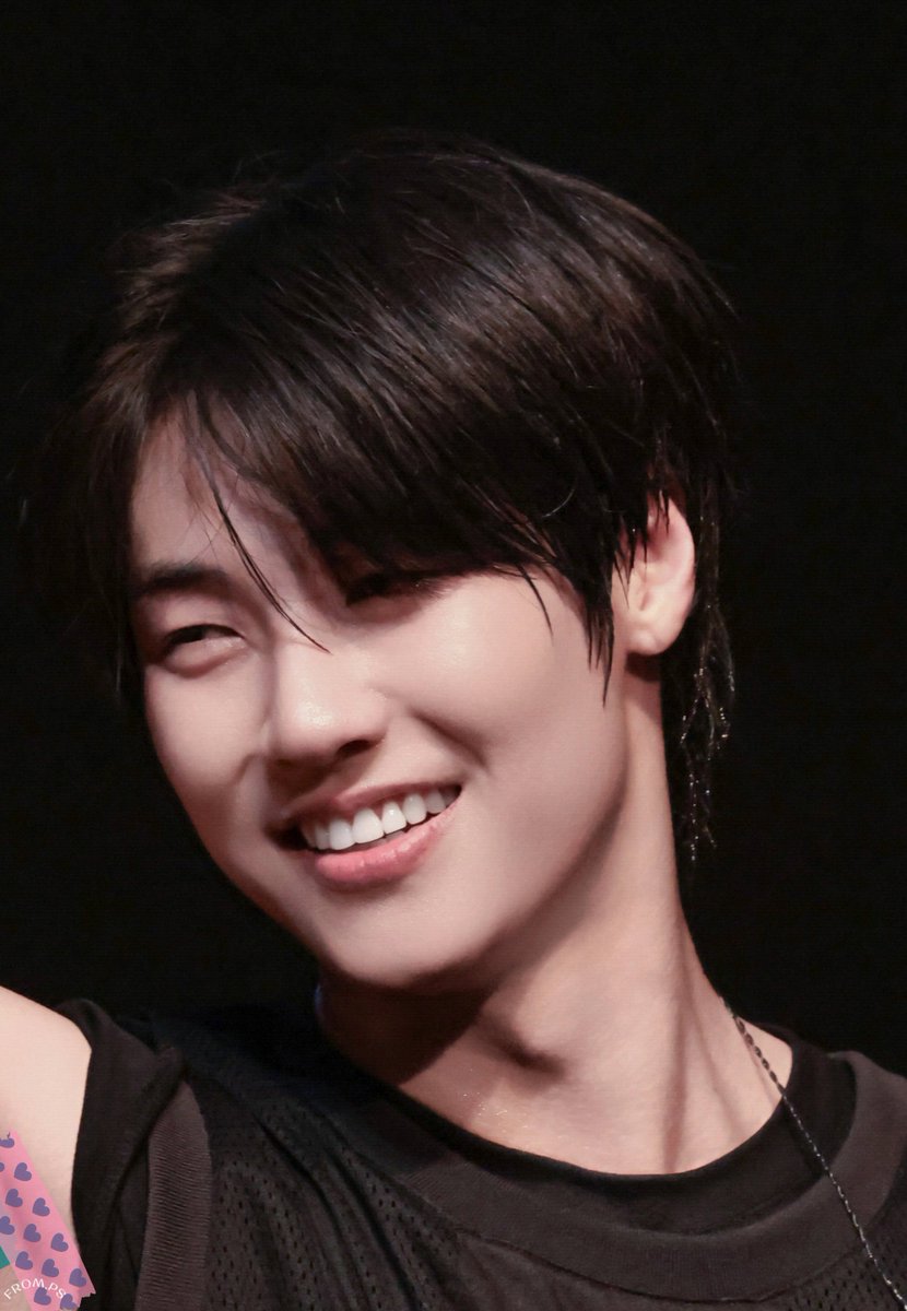 FromHYUB's tweet photo. 부어썸 마지막 인사해 줄 때 청순 퓨어 생머리 느좋남 사진이 오조오억장이라 또 들고 왔습니다🫣
말갛게 웃는 얼굴이 너무 예뻐🥰

26.06.07📸 2026 부산 어썸 스테이지 Day 2

#NFlying #엔플라잉 #이승협 #LeeSeungHyub #어썸스테이지 https://t.co/VqLnjOzzJo