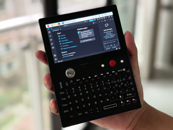 daily_gadget_jp's tweet photo. 全部入りミニPC「Lini」誕生！CM5＋4.3型タッチ＆10,000mAhで“デスクトップ級”を持ち歩く一台
https://t.co/jK02PZOUAM
#デイリーガジェット https://t.co/BzNYa0d5za