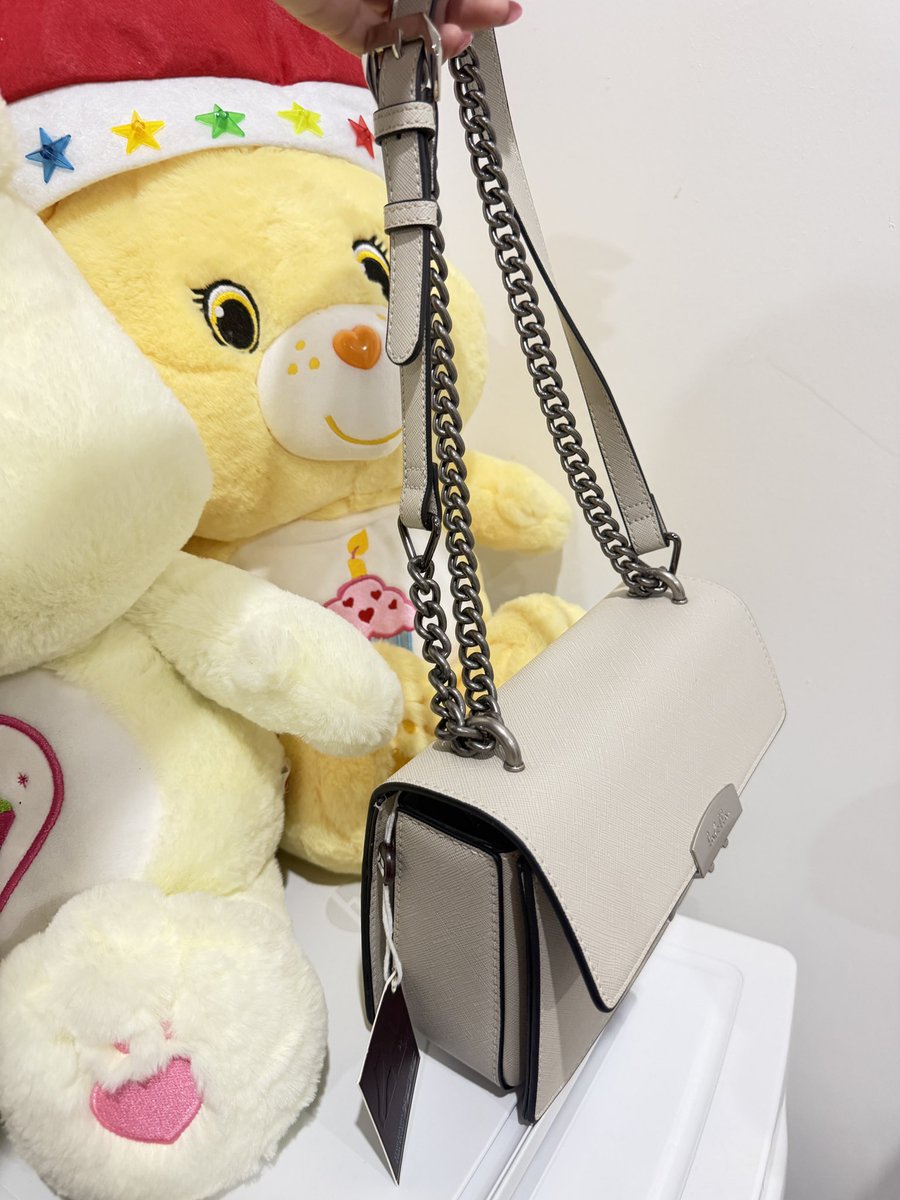 ri_than82194's tweet photo. ปล่อย สี ivory ไซส์ m 800 รวมส่ง อปก.ครบ ซื้อมาผิดไซส์ 🫶🏼🪽💭 ใหม่กริบ
#กระเป๋าlabella #labella #ส่งต่อ #ส่งต่อกระเป๋า #กระเป๋า #กระเป๋ามือสอง #iovory https://t.co/M4fery3Rdy