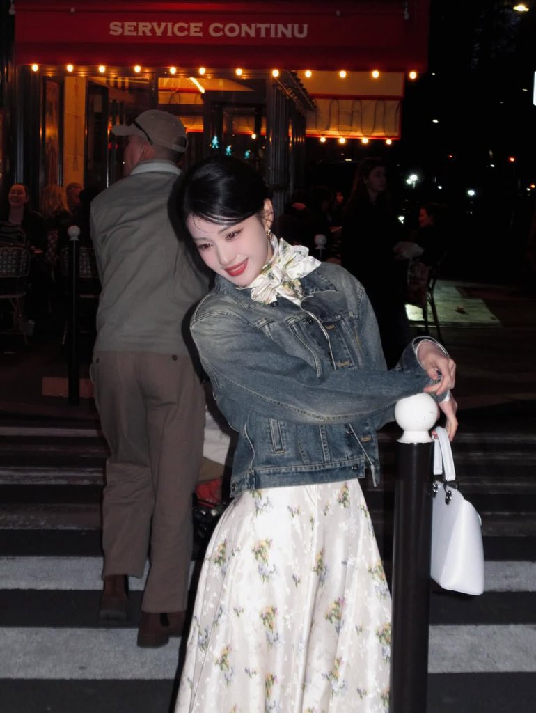 Chruran's tweet photo. Chasing Parisian nights in the perfect mix of denim and florals 🇫🇷 “Does this look chic enough for a midnight stroll?” I asked, feeling like the city lights were just for me. There is something truly magical about fashion in Paris. So dreamy. https://t.co/1n81KriIJm