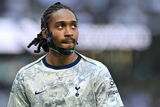 CalcioFCEN's tweet photo. 🚨🏴󠁧󠁢󠁥󠁮󠁧󠁿 Djed Spence could be a possible option as a full back for Juventus this summer as he will leave Tottenham.

— @Gazzetta_it https://t.co/cwr3g6ilBq