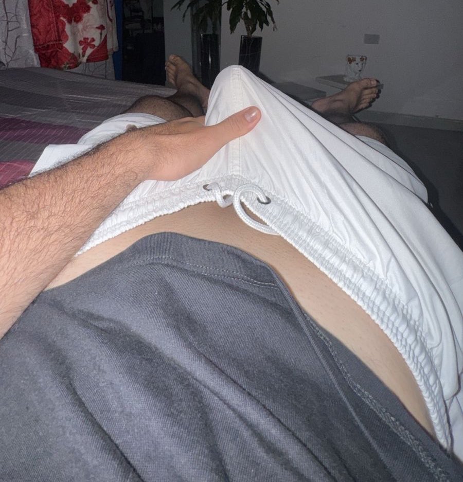 Dayan7__'s tweet photo. Luz apagada, puerta cerrada y mi verga dura, DM si quieres el vídeo completo 😈

#GayHot  #Twink  #Bear  #Daddy https://t.co/pn18Pv9LdU