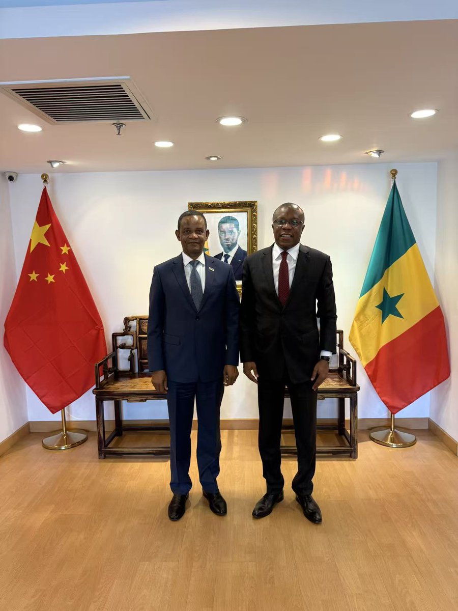 SyllaSori's tweet photo. I received with pleasure the courtesy call of H.E Manuel Jose Goncalves Ambassador of #Mozambique to #China. Beyond the excellence of our bilateral ties we have discussed about the geopolitical context in Africa as well as strengthening the partnership between China &amp; Africa. https://t.co/zWNw4ihyDI