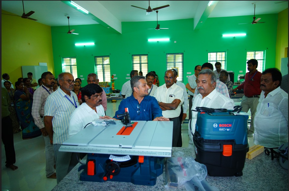 Annamacharya4's tweet photo. #AnnamacharyaUniversity #AICTEIDEALab
#InnovationHub #ExperientialLearning
#FutureInnovators #EngineeringEducation
#ResearchAndInnovation #HandsOnLearning https://t.co/j3tbzXOg1m