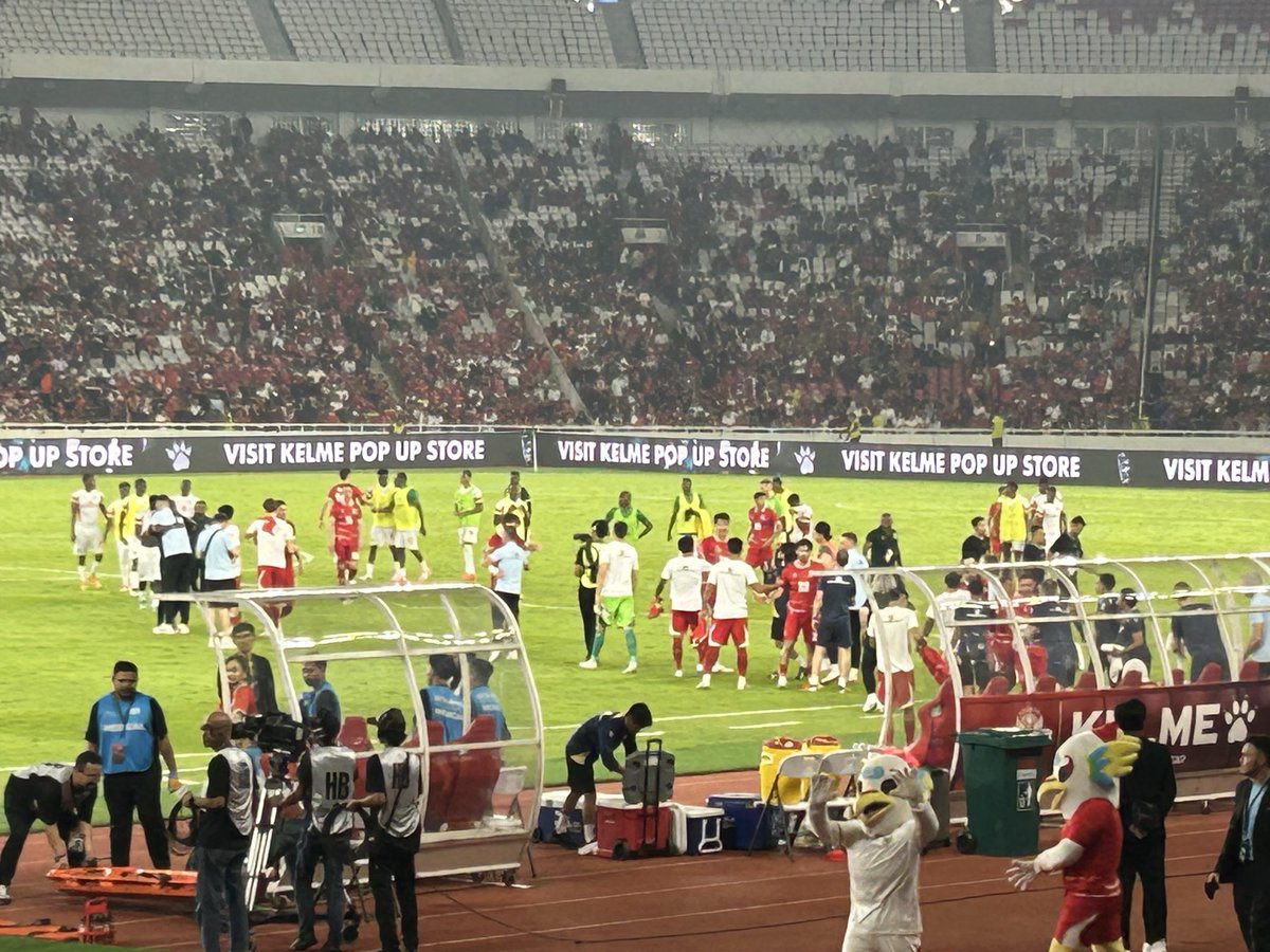 AngieJenie's tweet photo. I had a blast watching Timnas yesterday vs Mozambique. The last time I watched Timnas in person was in 2019 during the WCQ vs Malaysia where we lost 3-2. That was right before the appointment of STY as coach. Yesterday was a lot of fun, and we won too. Yay, congrats Timnas 🥰 https://t.co/9nuh7lDrMy