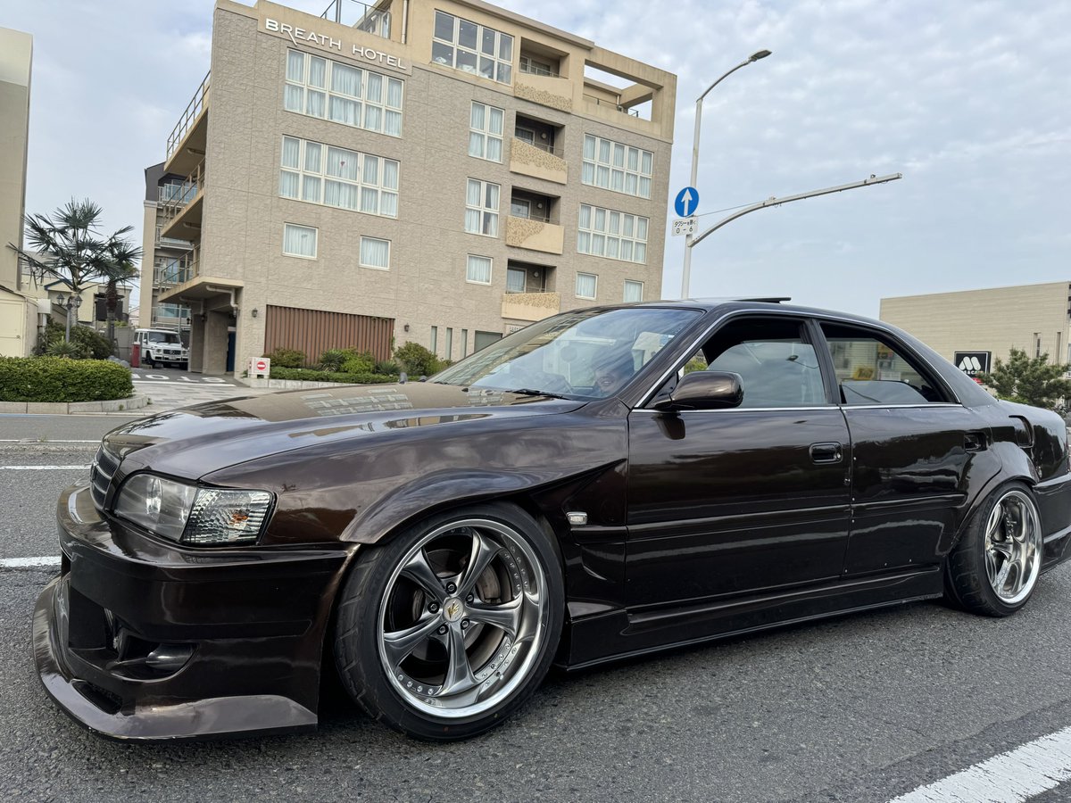 jidoushatounan's tweet photo. 【自動車盗難情報】神奈川県相模原市でトヨタ チェイサーの盗難被害がありました！
近隣の方はご注意ください！
情報拡散のご協力お願いします！

■車種：トヨタ チェイサー
■日時：2026年6月9日 6:30 〜 2026年6月10日 6:30
■被害場所：神奈川県相模原市
■ナンバー：相模354 な 100
■特徴：フロントバンパーに大きめの傷があり、クニーズフルエアロ 、オーバーフェンダー 、サンルーフ、ホイールWORK VS KF

■オーナー（投稿主）コメント：車盗難されました。目撃情報などありましたら教えてください🙏些細なことでも構いません。
■オーナー（投稿主）連絡先：@hasu__100

詳細URLと拡散用動画はリプ欄です