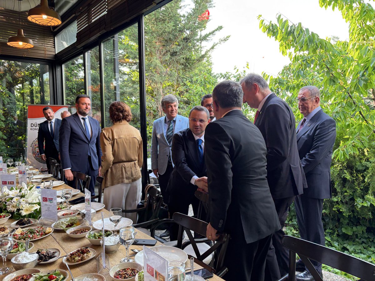 Cengiz_Devecii's tweet photo. Değerli Adalet Bakanımız Akın Gürlek’i Dünya Fahri Konsoloslar Derneğimiz olarak ağırladık. Tüm Fahri Konsoloslarımız adına sözcü olarak Bakanımıza , Adalet Bakanlığı ile olan kordinasyonun nasıl daha iyi sağlanacağı ve diğer taleplerimizi ilettim. Ziyaretiyle bizi onurlandıran kıymetli Bakanımıza teşekkür ederiz. @FahriDunya @eteemre @ConsulParEstam