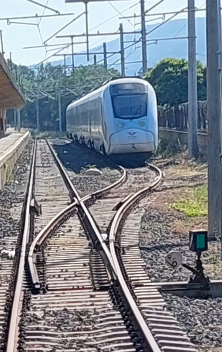 NedimcalikK's tweet photo. Günaydın.hayırlı günler hayırlı işler.hangisi doğru yol acaba

#çarşamba https://t.co/TnGLillVwp