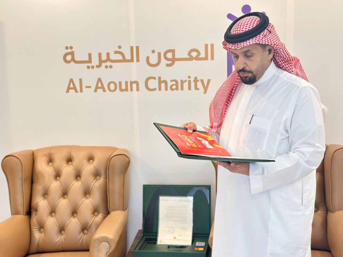 AlounTaif's tweet photo. استقبلت العون الخيرية تقرير «أثرنا واصل 2025» الصادر عن شركة ماكدونالدز @McDonaldsKSA_WS 🌿

✨وتثمن الجمعية ما تضمنه التقرير من أثرٍ مجتمعي يعكس التزام الشركة بمسؤوليتها الاجتماعية وإسهامها في دعم التنمية المستدامة وتعزيز ال��راكات المجتمعية . https://t.co/vKYb9HrEFS