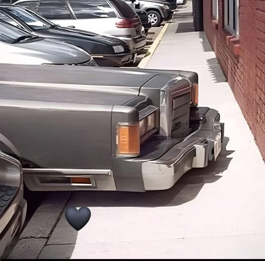 StephanieHeavin's tweet photo. Does anyone know what kind of car this is? https://t.co/uvubzrynXk