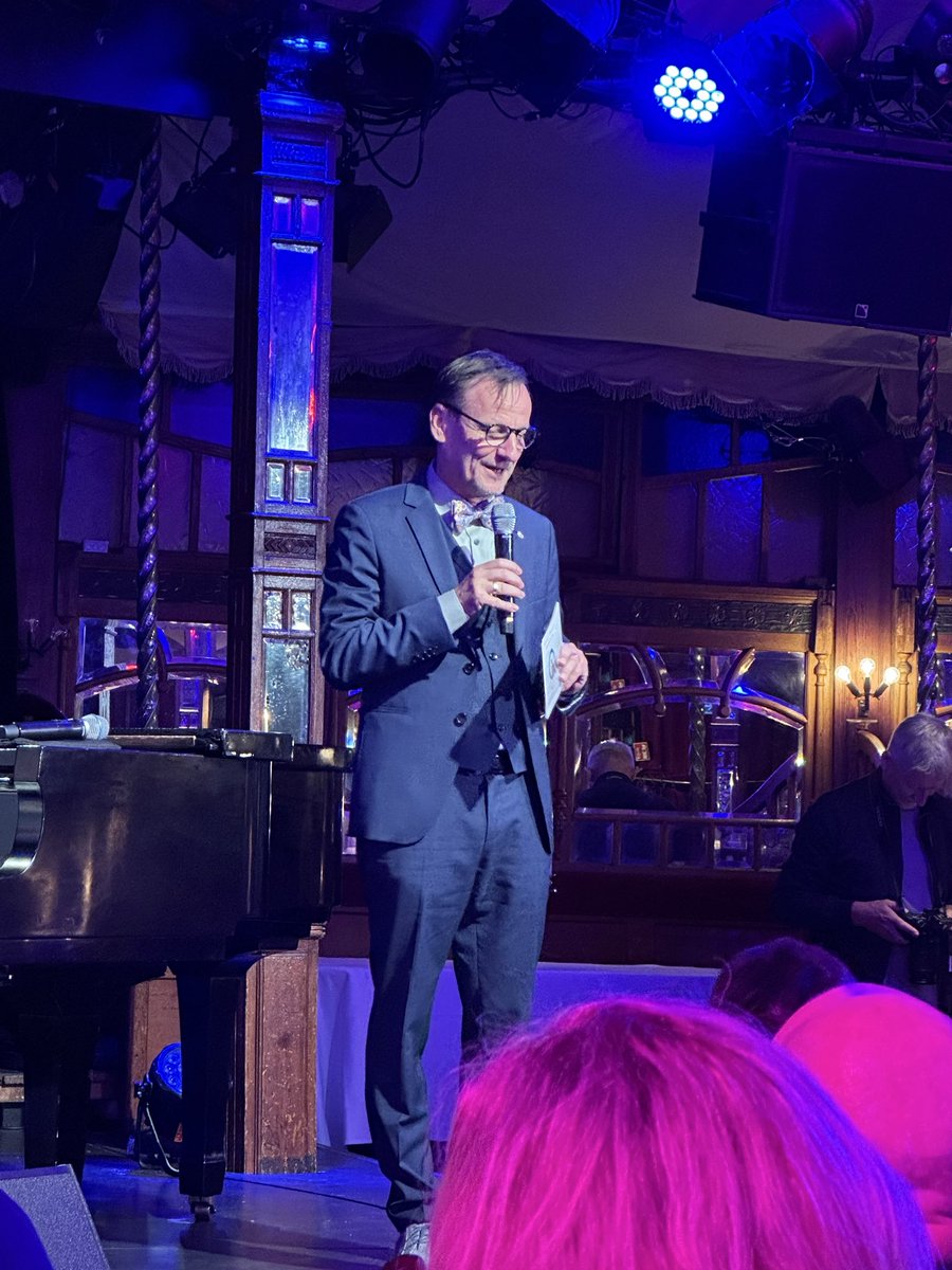 AlexanderEhlers's tweet photo. Berlin: Gesundheit trifft Zirkus. Kluge Debatten, starke Impulse des IKK e.V. und 88 Klaviertasten als Metapher für Reformen. #IKK #Berlin https://t.co/EHnBChgpHi