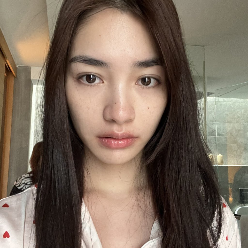 firstoneyi's tweet photo. อยากหน้าสดแล้วสวยแบบมิ้นท์รัญอ่ะ https://t.co/TVHJniTT5Q