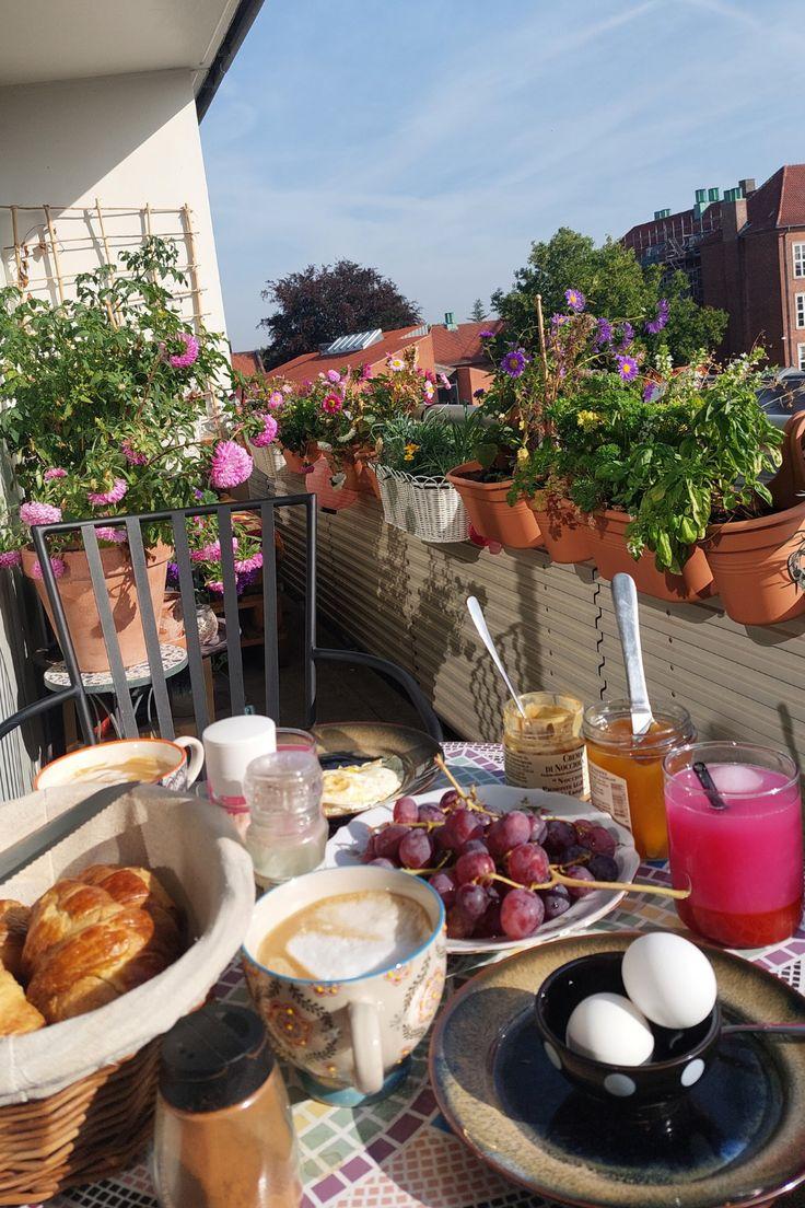 softtinted's tweet photo. summer breakfast on the balcony https://t.co/IS5DcuR64e