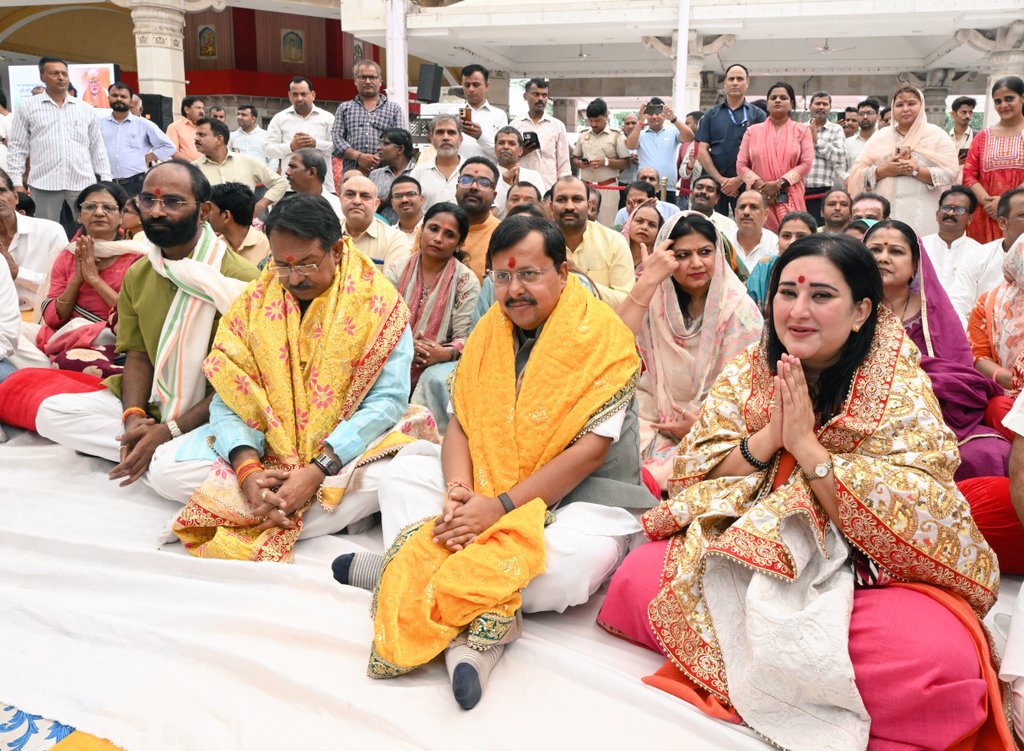 NitinNabin's tweet photo. यशस्वी प्रधानमंत्री श्री @narendramodi जी के लगातार सबसे लंबे समय तक सेवा करने वाले निर्वाचित प्रधानमंत्री बनने के ऐतिहासिक अवसर पर, आज नई दिल्ली के सुप्रसिद्ध झंडेवालान देवी मंदिर में उपस्थित होकर आदिशक्ति मां भगवती की विधिवत पूजा-अर्चना की । 

इस पावन अवसर पर मां के चरणों में श्रद्धापूर्वक शीश नवाकर आदरणीय प्रधानमंत्री जी के दीर्घायु एवं उत्तम स्वास्थ्य की कामना की।

#LongestServingElectedPMModi