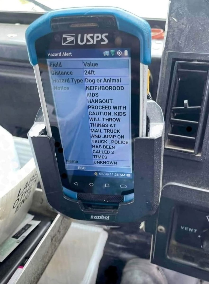 LikeAMailman's tweet photo. Before dog warnings popped up on scanners, carriers had to rely on old school dog warning cards. Basically, USPS's version of reminders except all of them were "Avoid this house if you dont trust a screen door" And occasionally "Turkey. Somehow there's always a turkey" #podcast https://t.co/yFdlLUpOGN