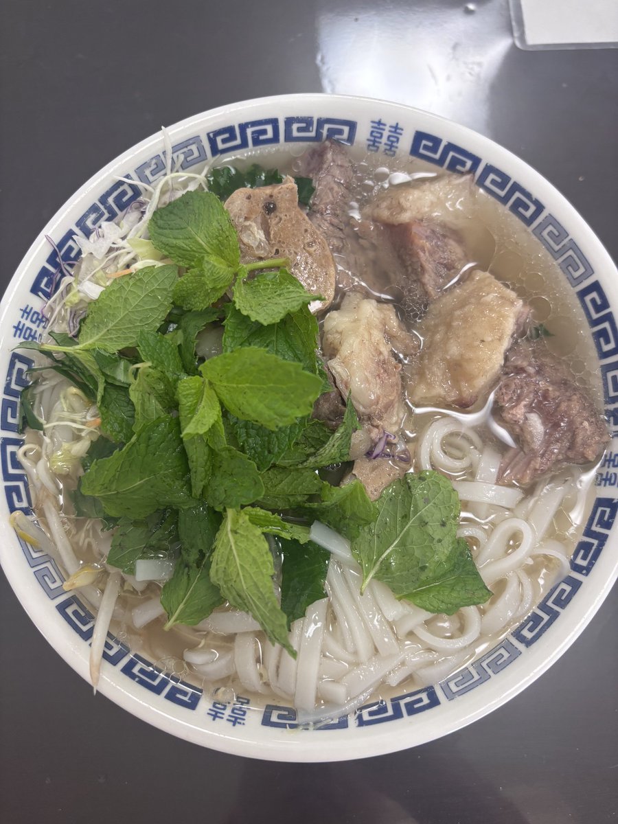 muccho's tweet photo. 今日は研究員さんが手作りの昼食を振る舞ってくれましたフォー！ https://t.co/kMpaKkWKJ3