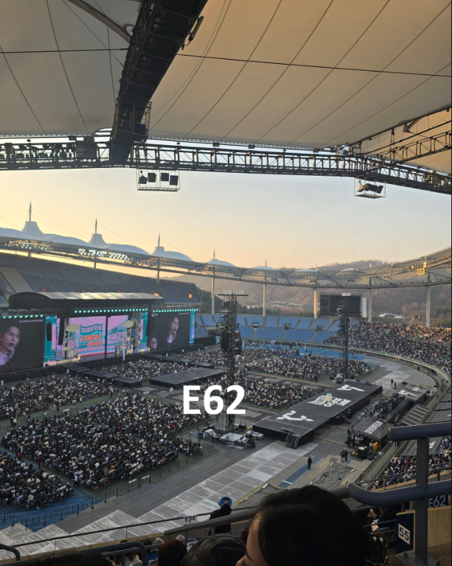 ONEderful0329_'s tweet photo. For anyone curious what the heaven seats look like in Incheon Muhak Stadium for PLAVE Keep it Manic Tour, here's my view from last year SVT Carat Land https://t.co/agDSrXmTVT
