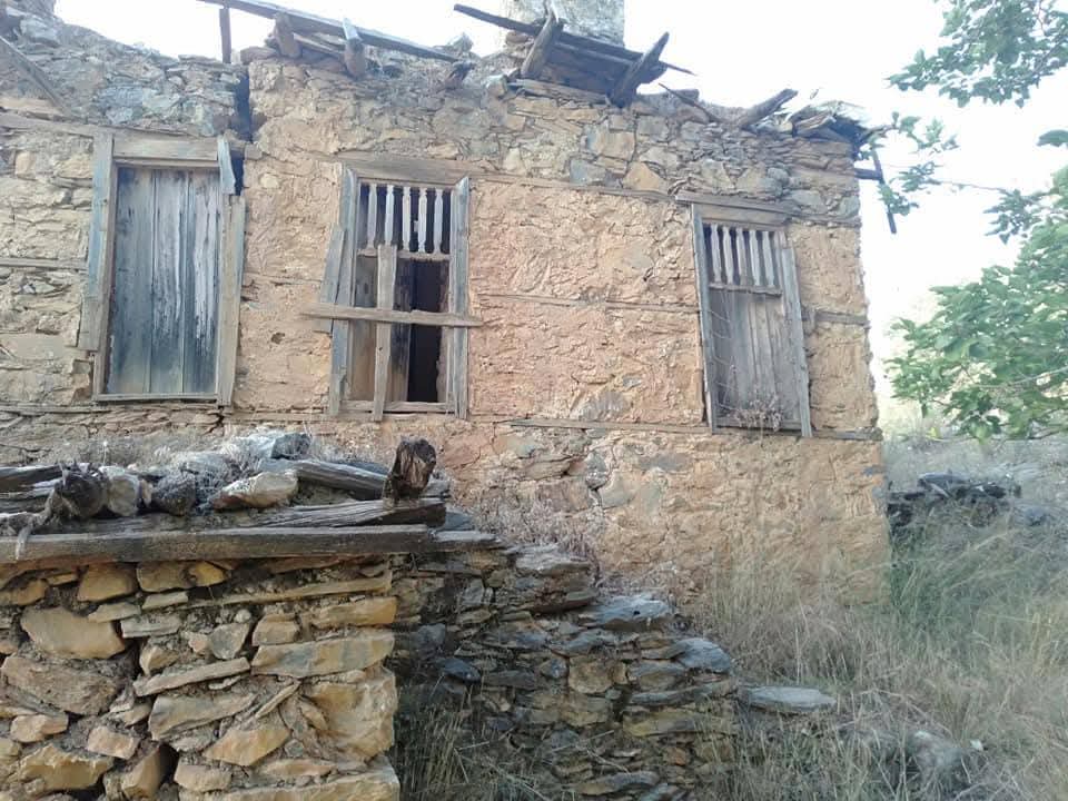 dengilenadam's tweet photo. Virane olmuş köy evi. Gazipaşa Antalya https://t.co/0gCe7PRXRl