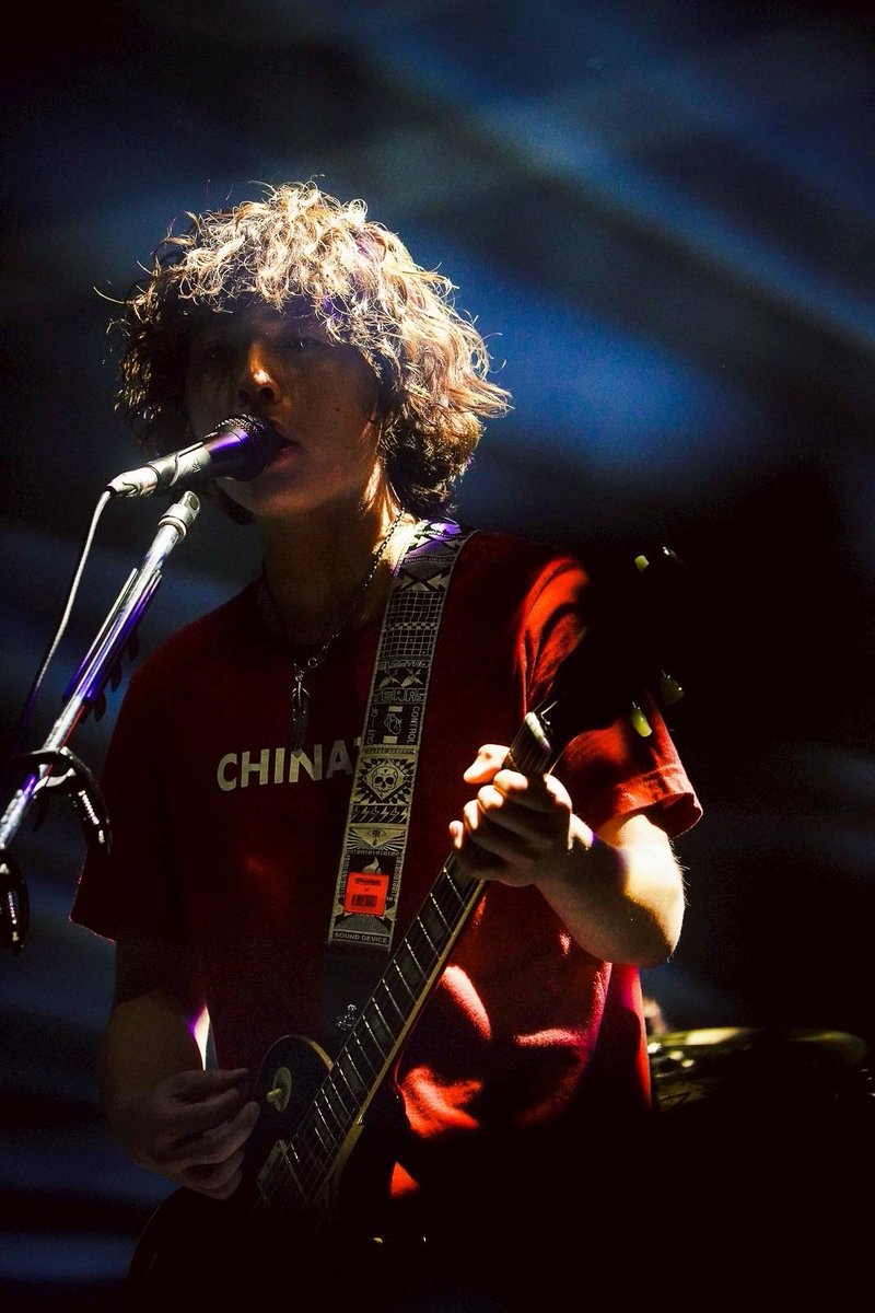 rollingstonejp's tweet photo. 【Live Report】 
FOMARE、日本武道館で証明したライブハウスバンドの矜持、新たなスタートライン

▼記事はこちら
🔗https://t.co/HXhJD3dRIU

#FOMARE https://t.co/UtznkYWj0H