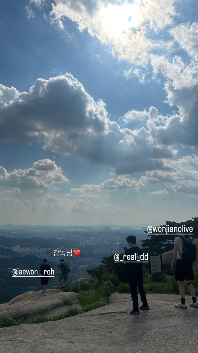 LQ_JYR's tweet photo. zo__glasss 인스타 스토리 #조유리 https://t.co/wHsDiSYOFU