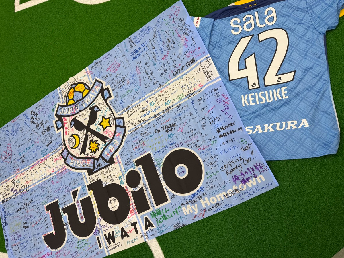 Jubiloiwata_YFC's tweet photo. ／
たくさんの応援メッセージをありがとうございました🇯🇵💙
＼

6/6(土)FC大阪戦~ジェイ・プラッカマッチ~のジュビロ広場にて行った日本代表応援ブースでは、多くの皆さまにフラッグへ熱い想いを寄せていただきました🙌

ジュビロ磐田にゆかりのある選手・スタッフたちへ、引き続きご声援をよろしくお願いいたします！

ジュビロ磐田から世界へ🌎

#ジュビロ磐田 #jubilo #SAMURAIBLUE