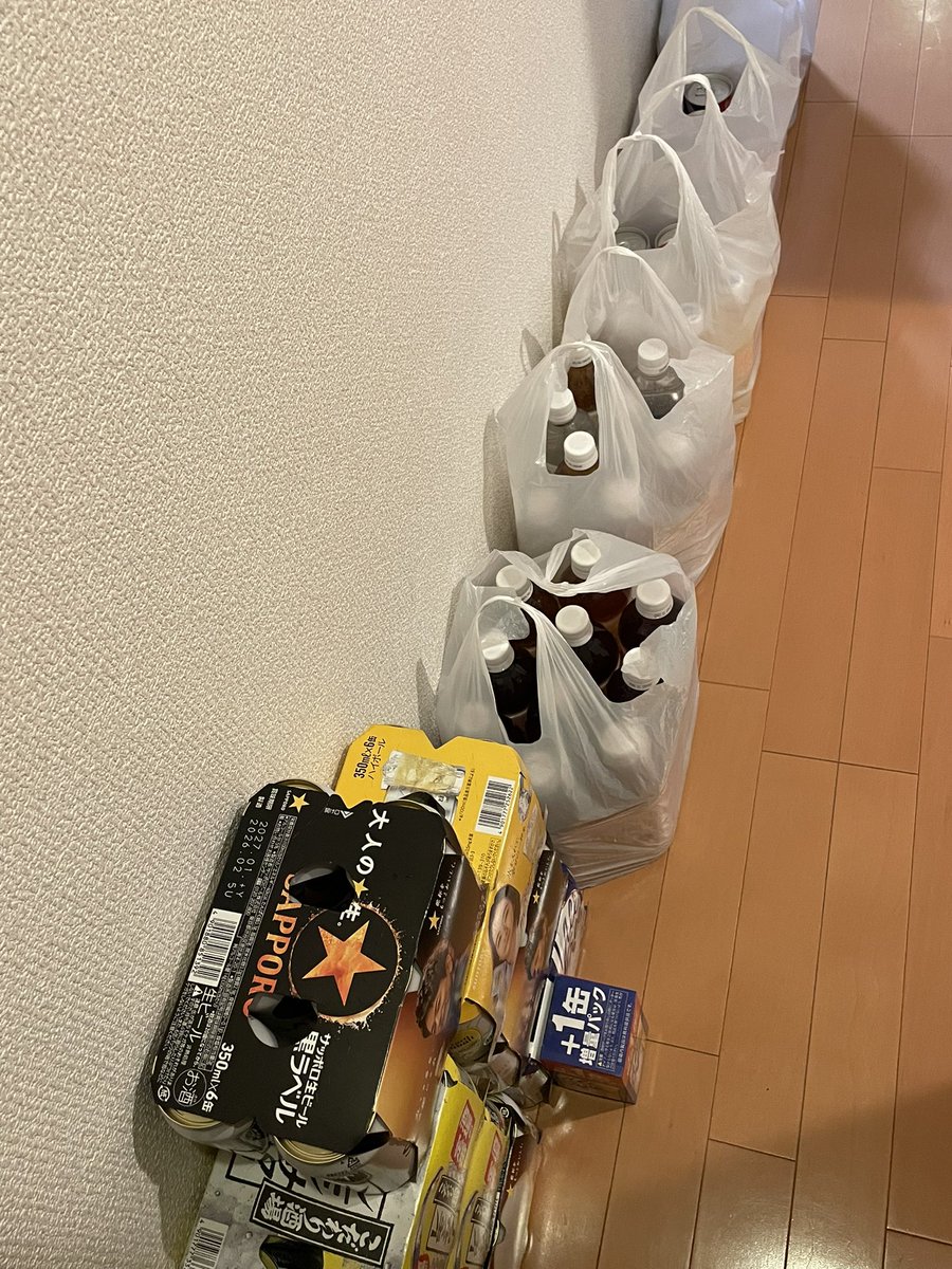 kaa_lost's tweet photo. お酒もソフドリも100本以上用意した‼️
当日ドリンク飲み放題なので‼️ https://t.co/w9V2mAHGza