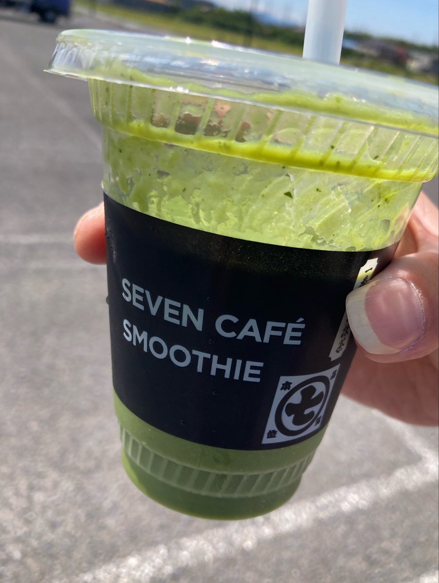 perangi2's tweet photo. 6月10日はスムージーの日らしい
セブンで半額でした🥤抹茶うま！ https://t.co/loY4AJ84yo