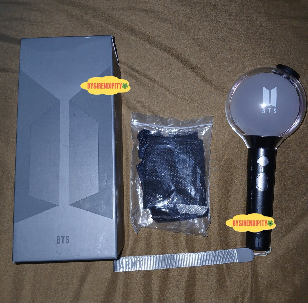 bysirendipity's tweet photo. want to rent // wtr

armybomb lightstick BTS SE
300k (book with dp)
cod vanue
available day 1 &amp; 2 ✅️✅️

t. wtb wts wtr rental arirang konser gbk vip platinum https://t.co/RgrTkR190Y
