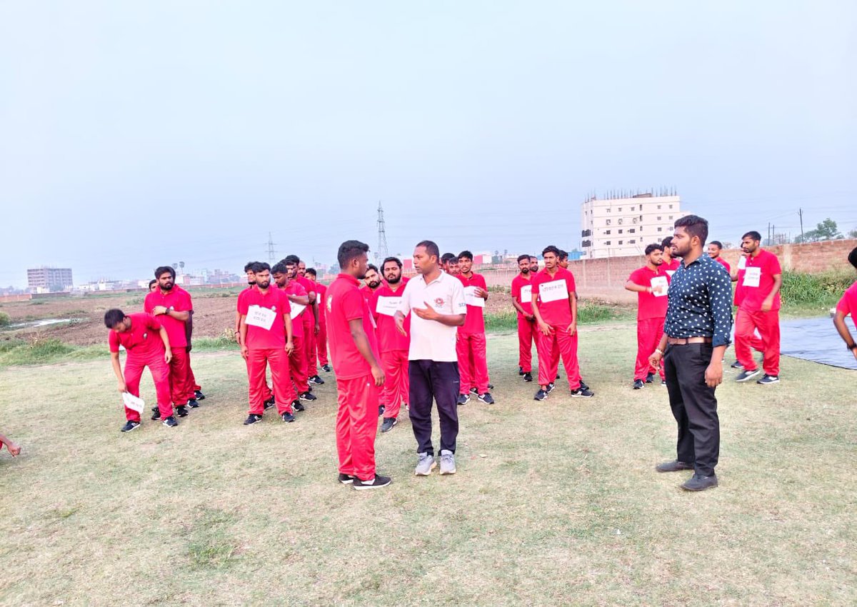 ndmaindia's tweet photo. Yuva Aapda Mitra Scheme:
During the 7-day training programme, 134 @MYBharatHQ volunteers received hands-on training in CPR and first aid techniques at the Eagle View Training Centre, Sampatchak, Patna, under the aegis of @ndmaindia and @BsdmaBihar https://t.co/4uecBUUUnC