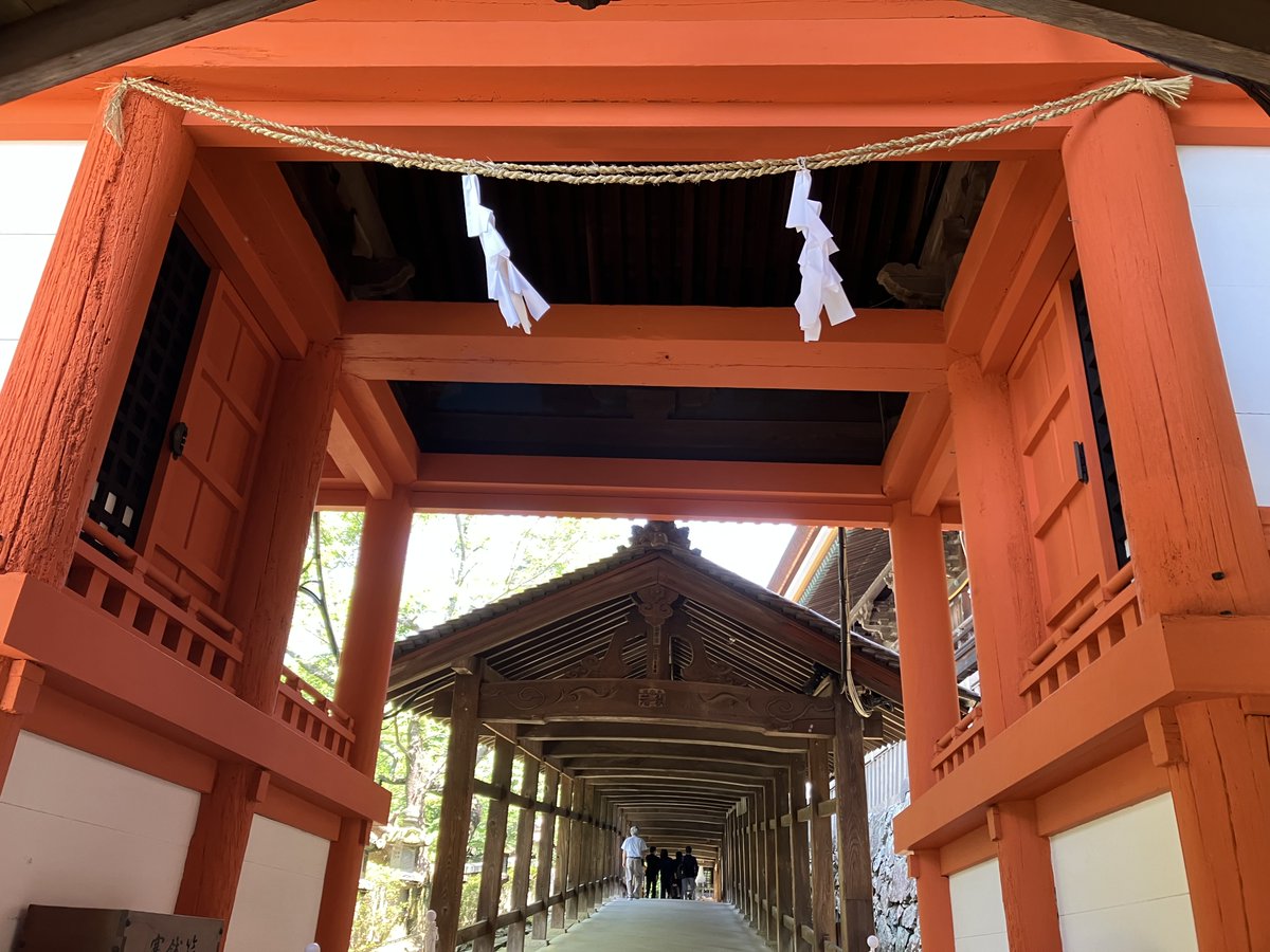 uncle_polka_dot's tweet photo. 今日は松山から姫路に向かう途中、岡山駅からJR桃太郎線に乗って吉備津神社へ。車両はレトロなキハ40系。平日なのに混雑。台湾人と���われる人たち多し。 https://t.co/GsGn22FIBd