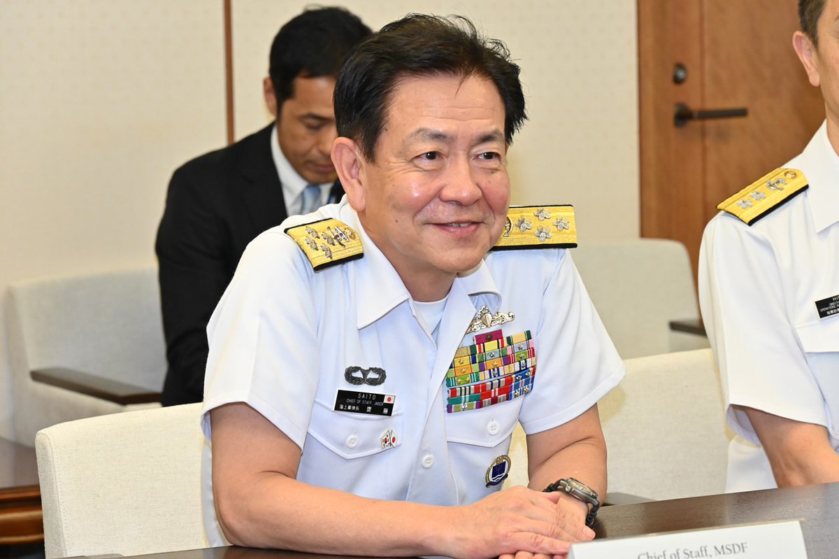 JMSDF_PAO's tweet photo. 齋藤海上幕僚長は、会議のために訪日中の韓国海軍イ・ヨンテ准将の表敬を受け、日韓海軍種間の防衛協力や交流等について意見交換を行いました。🤝
#海上自衛隊 は、インド太平洋地域の平和と安定のため、今後も韓国海軍との連携を強化していきます🇯🇵🌏🇰🇷 https://t.co/BT0BssA8go