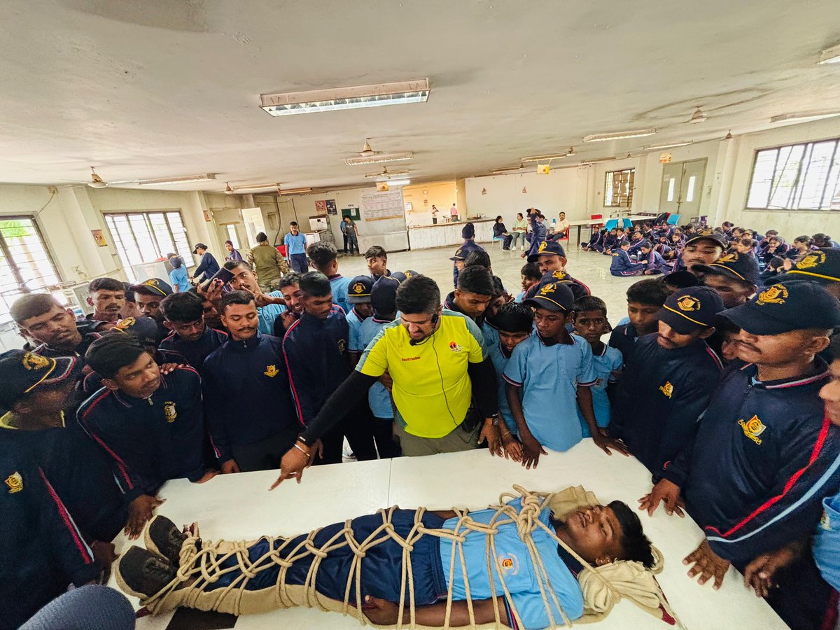ndmaindia's tweet photo. Yuva Aapda Mitra Scheme:
Around 250 @HQ_DG_NCC cadets successfully completed the 7-day training programme at 32 KAR BN NCC, Kalaburagi District, Karnataka, under the aegis of @ndmaindia and KSDMA https://t.co/fuy3iGiiwQ