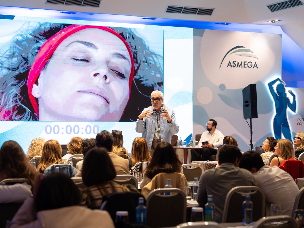 AAsmega32098's tweet photo. El Dr. Javier Anido y la Dra. Juana Silva con su ponencia “Bioregeneración: la importancia de la inducción de colágeno fisiológico DUAL CORE” del laboratorio NEANUVIA.
 
Moderador: Dr. Ánxelo Frenández Prieto
.
.
.
#ProgramaCientificoASMEGA2026 #PonenciasASMEGA2026 #ASMEGA2026 https://t.co/Rh17K0N87f
