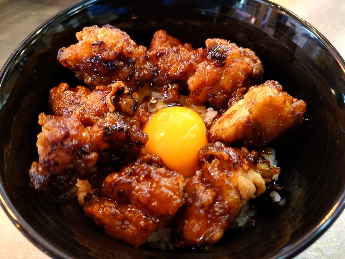 Shin_MH_NOW's tweet photo. カロリー控えるためにマヨネーズ抜きで唐揚げ丼作った
美味すぎた。
生き返ったー https://t.co/C4jYlu2yeR