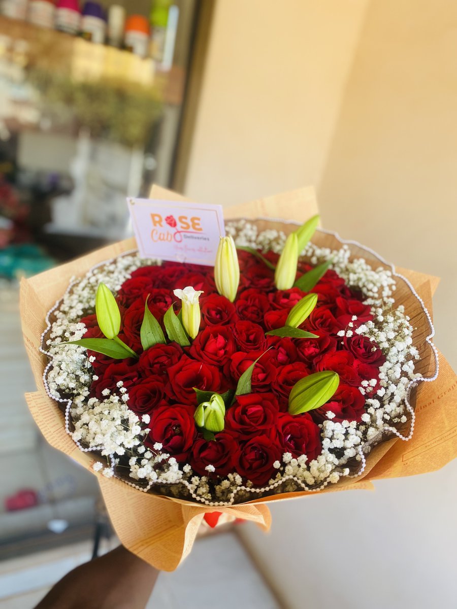 Rosecab_flowers's tweet photo. Fresh Red Roses and Tiger Lilies to start the day https://t.co/iccKqVxs2w