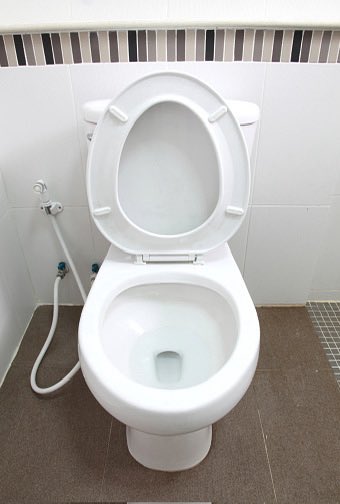 DaudiMaboni's tweet photo. One Of The Worst Inventions In Human History… Who Tf Enjoys Using This?? https://t.co/PJf78MEEiT