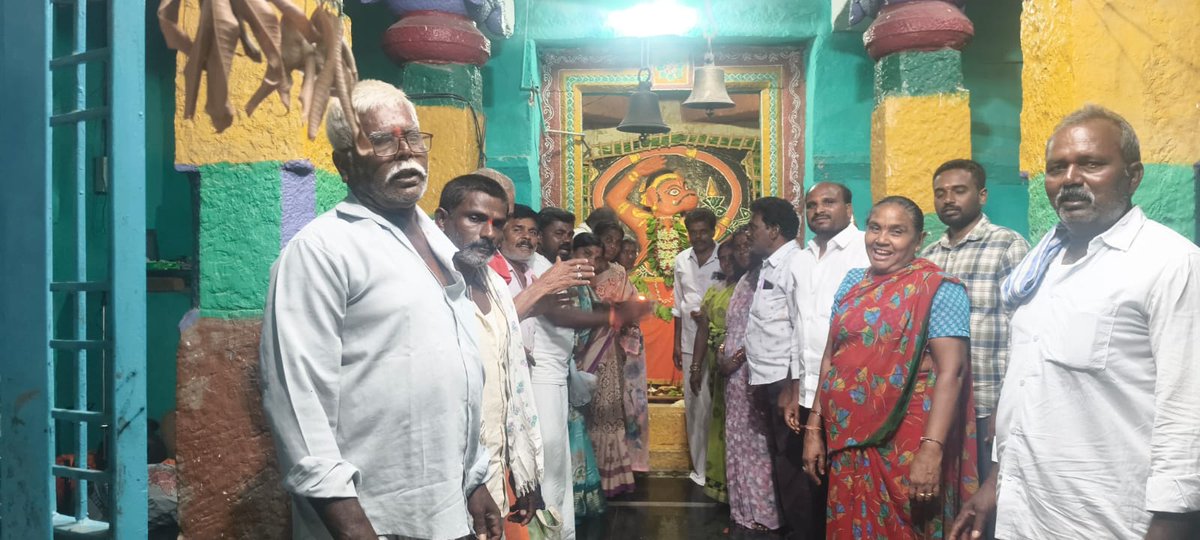 YadaiahS8's tweet photo. గౌరవ ప్రధానమంత్రి నరేంద్ర మోడీ గారు 12 సంవత్సరాలు పూర్తి చేసుకున్న సందర్భంగా ఈరోజుబనగానపల్లెలోనిపెద్దఆంజనేయస్వామి దేవాలయంలో అర్చన చేయించడం జరిగింది #బిజెపిబనగానపల్లి #pvnmadv #barateeyajanataparty #bjpnandyaladistrct #BJPAndhraPradesh #JanataVaradhi #madukarji #12yearsofservice https://t.co/u5J40MSaoN