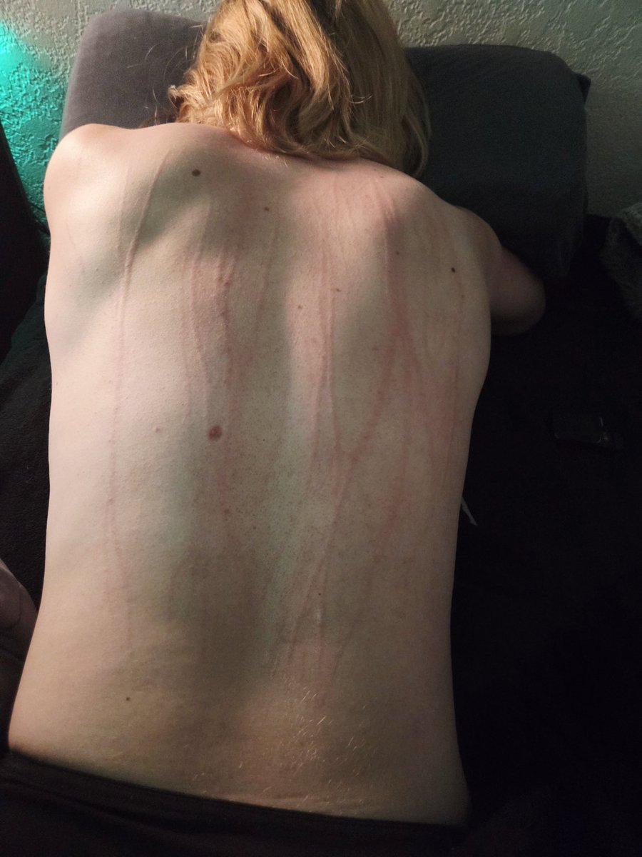 YurameshiVT's tweet photo. I'm a trans woman and I like letting my lady use my back as art practice https://t.co/eSMSVzCVHe