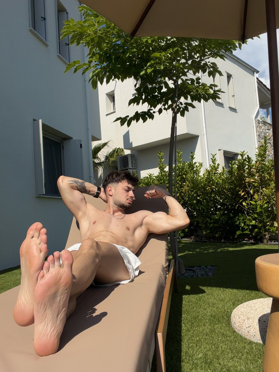 ChezyTheGod's tweet photo. You’re not able to resist the temptation https://t.co/dwyoF33RoU