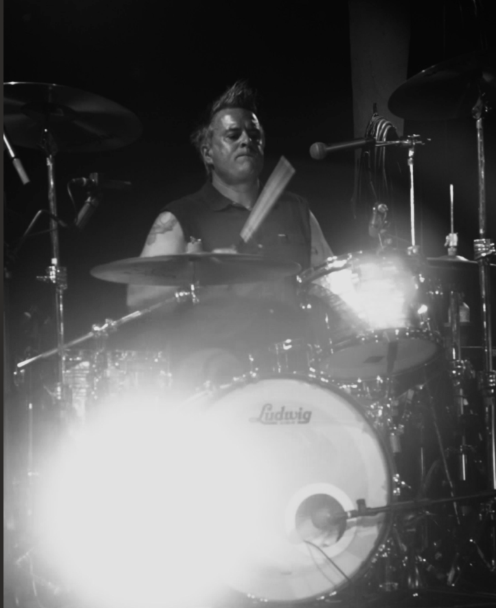 thelivingendaus's tweet photo. Some snaps from out recent live shows! https://t.co/xVTE8RjTCL