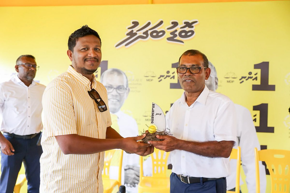charly_thuthu's tweet photo. ހޮޅުދޫ ބޮޑުބަދަލަކަށް ބޭނުންވެފަ!

އަންނިއަށް ވޯޓު އަޅަން ތައްޔާރަށް 💛🌼

#BoduBadhalu 
#VoteAnni 
#AnniForChair https://t.co/HW89x7tpGj