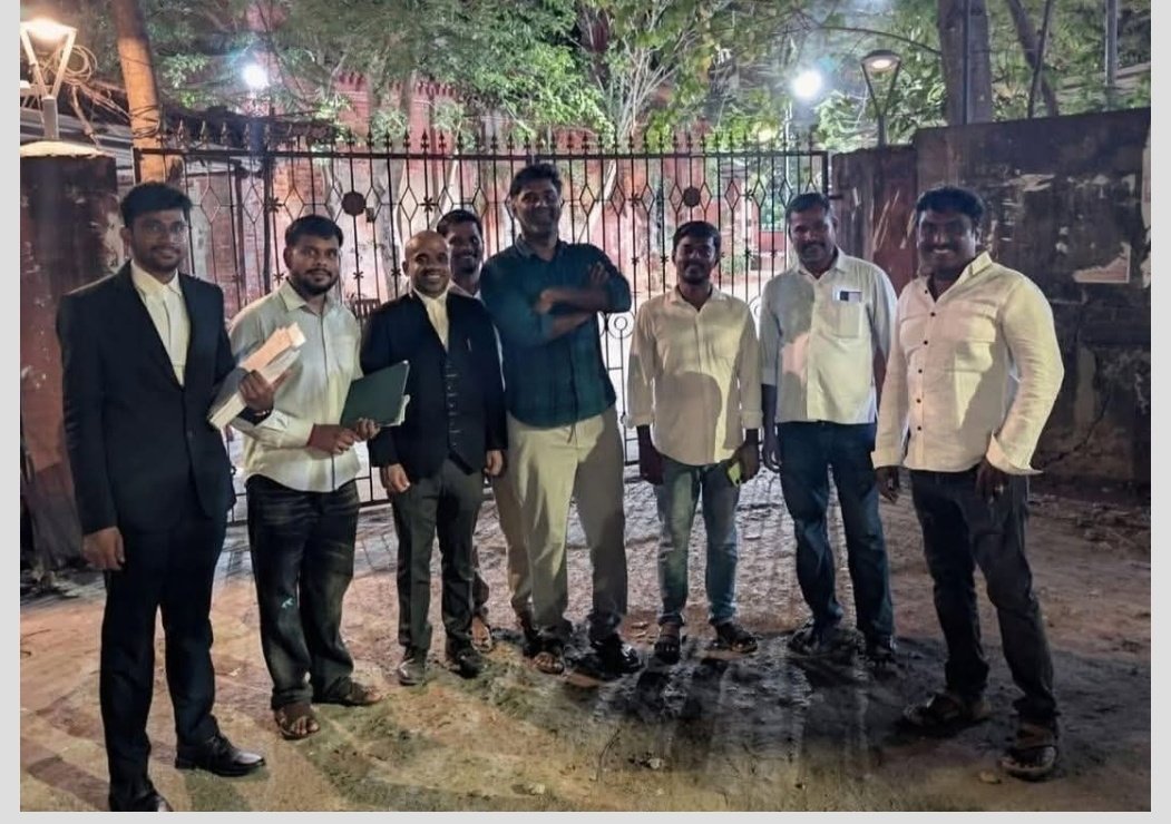 sp39258's tweet photo. @sureshsamyTVK விஜய் ஒரு ஆளு புண்டையவே பாக்கல 😭😂 https://t.co/MIpmPdjSke