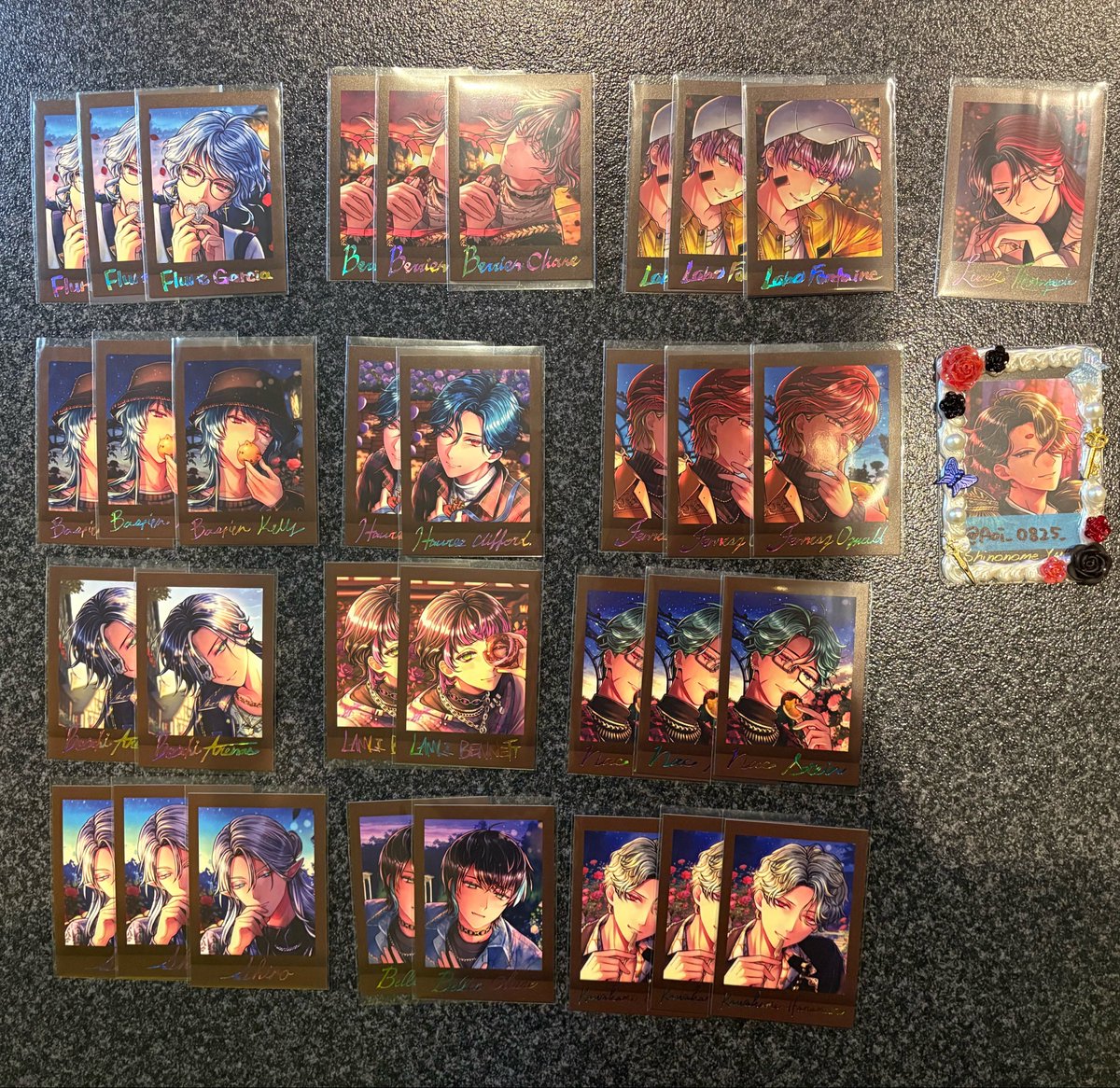 Aoi_0825_'s tweet photo. 【交換】
悪魔執事と黒い猫 あくねこ ぱしゃこれpremium vol.3 

譲 画像1 R  画像2~3N

求 画像4 

◾︎初回リトリン必読
◾︎それぞれ同数求め、ユーハン>テディ･アモンは各1
◾︎郵送は3~優先
◾︎Rはユーハン各2、テディ各1
◾︎ユーハンを含む取引 https://t.co/ABaCUynjQT