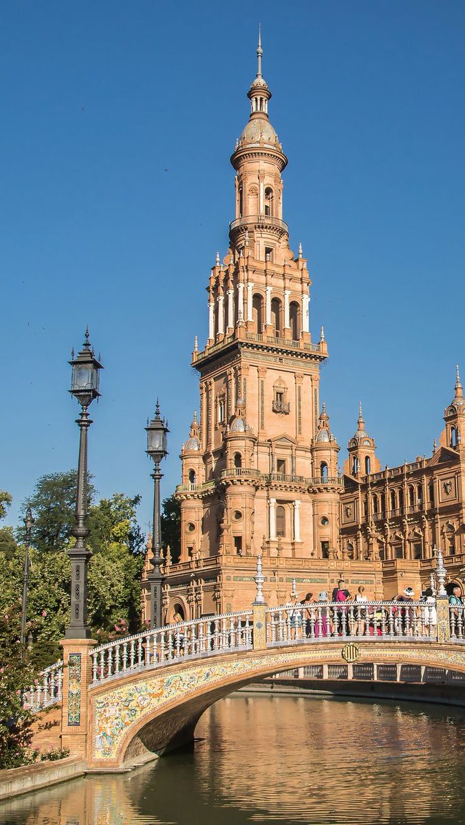 JesusDuranLopez's tweet photo. Hoy se cumplen 150 años del nacimiento de Aníbal González (1876-1929), autor de la emblemática Plaza de España y figura clave del regionalismo andaluz. Su obra sigue definiendo el alma arquitectónica de Sevilla. https://t.co/oJ6RN0SgAe