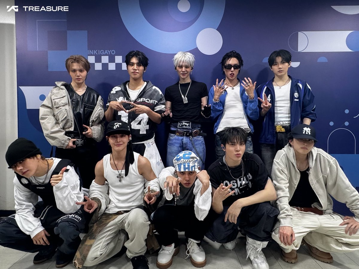 haryangkedua's tweet photo. Jujur bingung banget mau hujat YG kayak apalagi karena gobloknya ini loh gak ketolong, masa group cb gak ada promosi yang sewajarnya aja kayak group lain gak usah muluk muluk njir 😭 jujur kalau bukan karena treasure nya aku juga bingung kok bisa kuat kayak gini🥺 https://t.co/2m6cMCiK9o