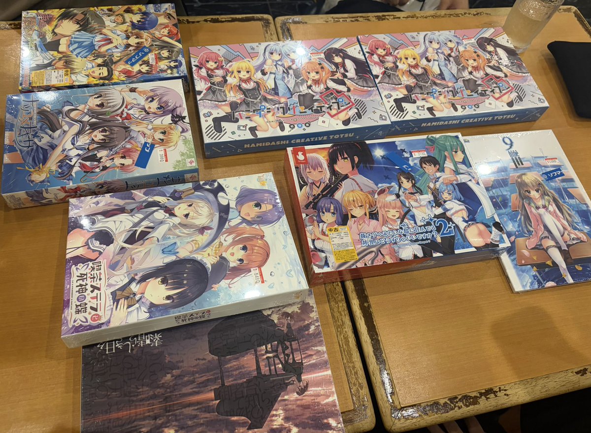 LIBIDO_tus's tweet photo. 【定例会報告〜秋葉原散策〜】
先日、初顔合わせをして秋葉原散策をしました。できたばかりのサークルですが4人も集まってくれて皆でゲームショップを巡ってゲームを購入し、ゆずソフトshopにも足を運びました。
その後今後の活動方針についての相談もしました。
これから精力的に活動していきます！ https://t.co/p3nkIYWJ36